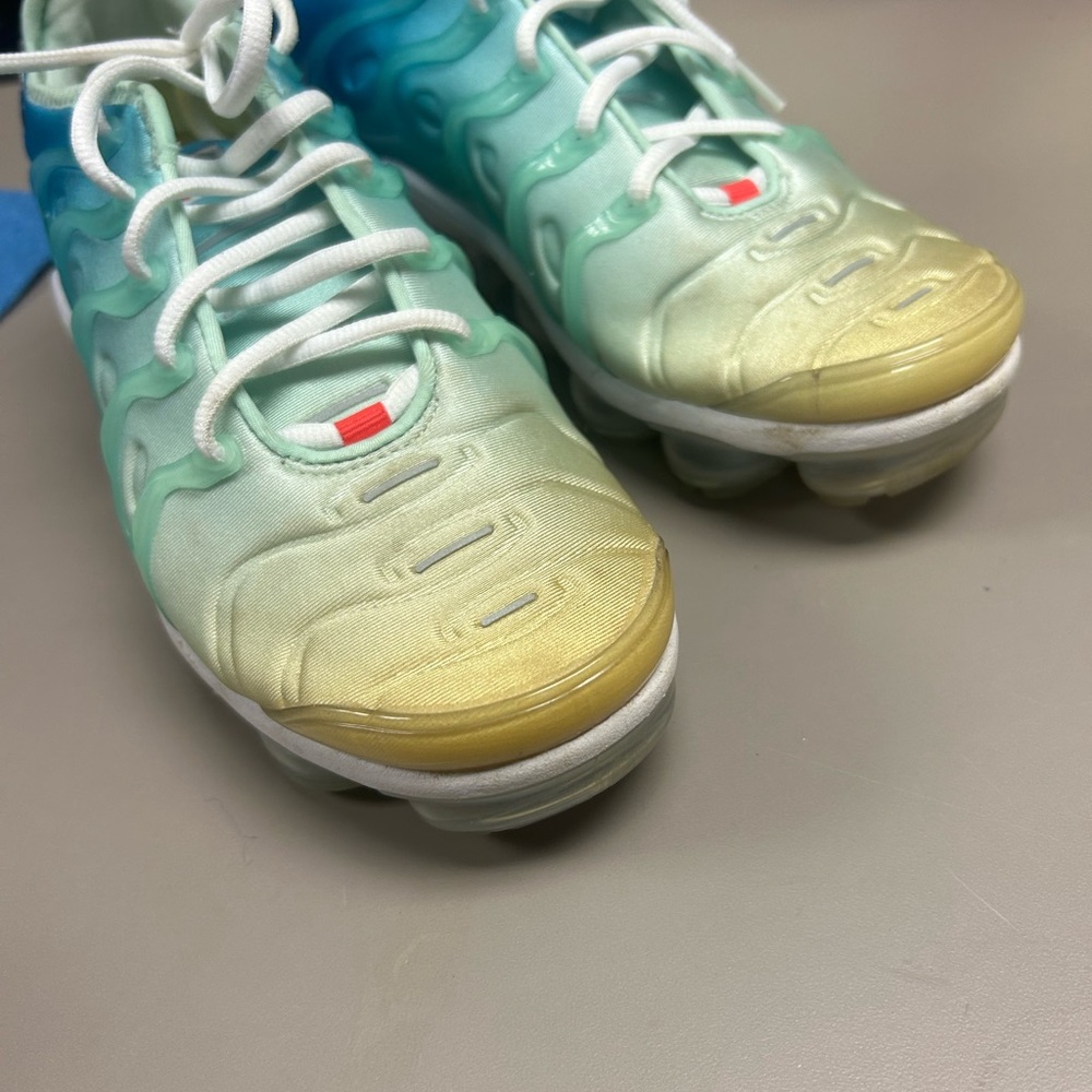 Gradient Women's Sneakers - Picture 4 of 9